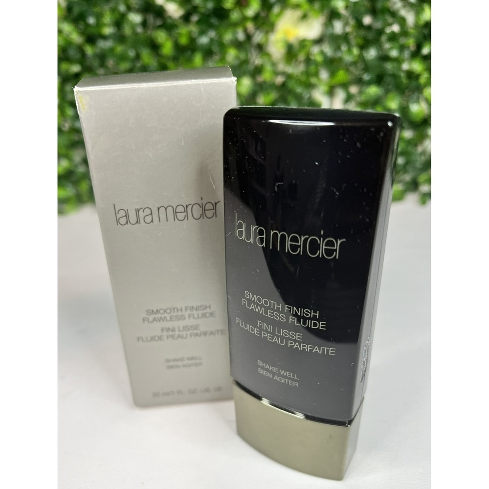 Laura Mercier Smooth Finish Foundation - Praline - 1 oz. (NEW, OPEN BOX) - Picture 1 of 3
